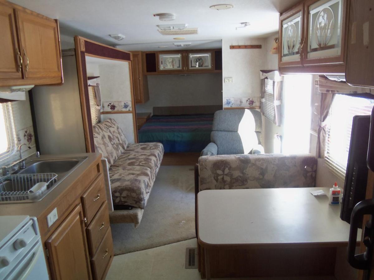A Comfortable Place To Rest Or Play At Fort Myers Beach Rv Resort Bagian luar foto